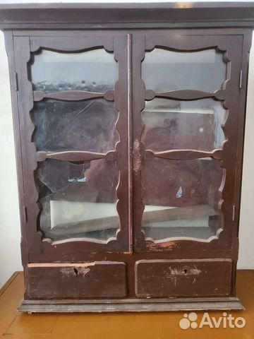 Верхние части старинных горок-буфетов