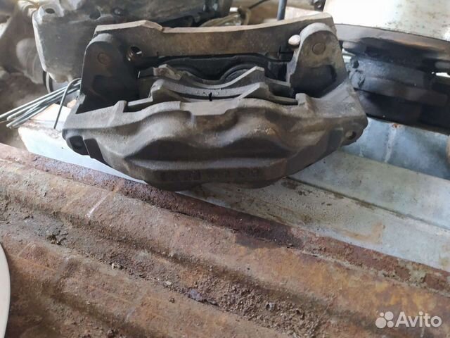 Суппорта передние в сборе Toyota Land Cruiser 200