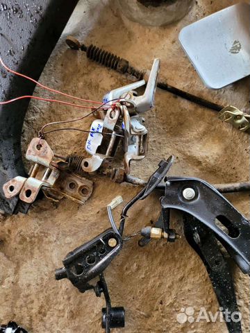 Петли дверей на джили мк