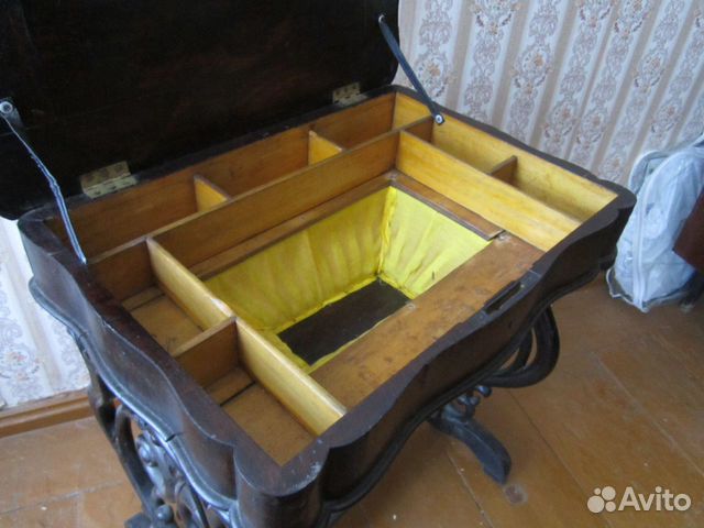 Стол для рукоделия 19 век — фотография №2