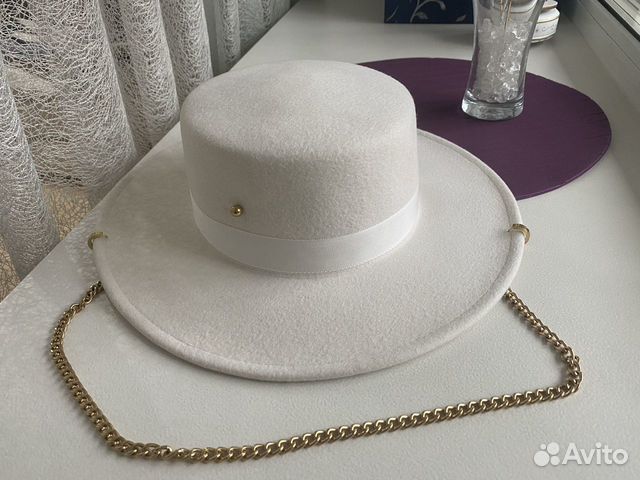 Шляпа с цепочкой