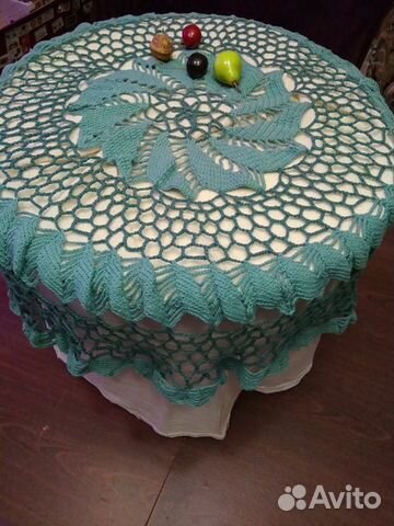 Двухцветная ажурная скатерть на круглый стол