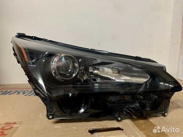 Lexus NX фара правая