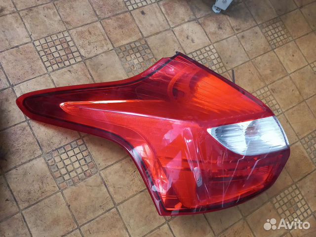 Фонарь левый Форд Фокус 3 хэтч