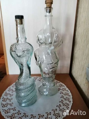 Глиняные и стеклянные бутылки и кувшины