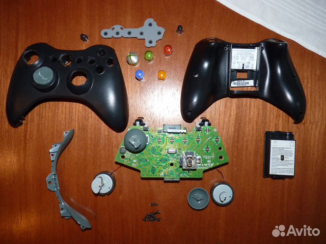 Сломался джойстик. Геймпад Xbox 360 и ps3. Проводной геймпад Xbox 360 разобранный. Сломанный геймпад Xbox 360. Разобранный джойстик Xbox 360.