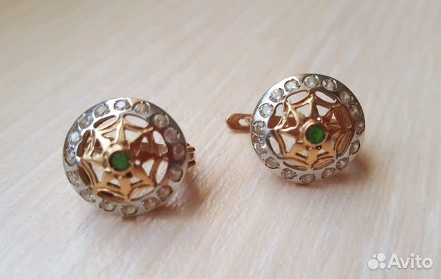 Золотые серьги с изумрудами