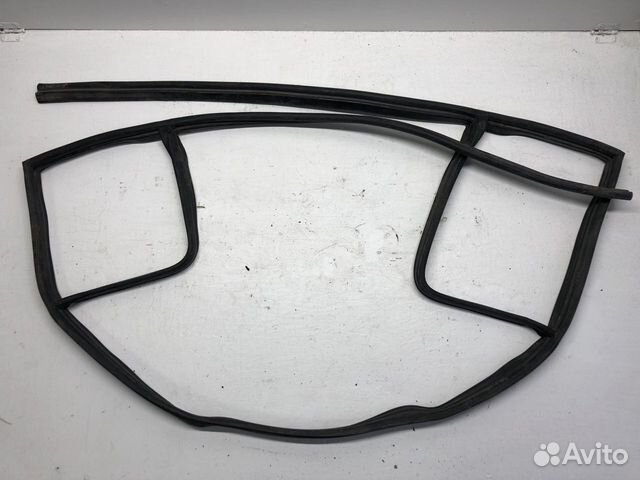 Уплотнитель подкапотный для BMW E34