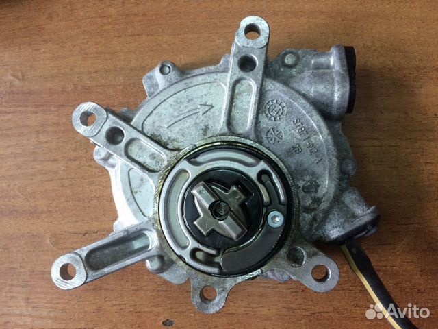 Вакуумный насос Mercedes GLK X204 M276 A2762300265 Вакуумный насос Mercedes GLK X204 M276 A2762300265