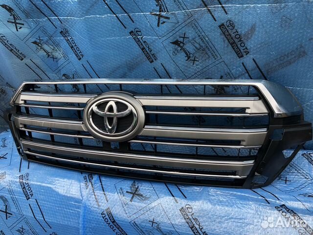 Решетка радиатора Toyota Land Cruiser 200