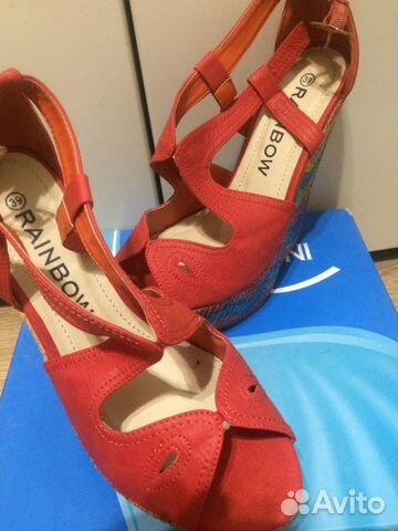 Босоножки новые