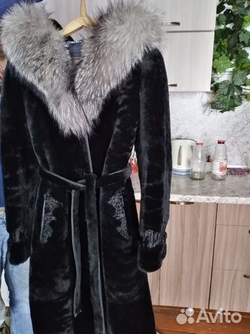 Шуба мутон с капюшоном из чернобурки