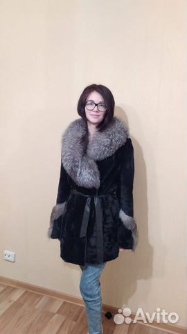 Шуба из мутона с чернобуркой Шуба из мутона с чернобуркой