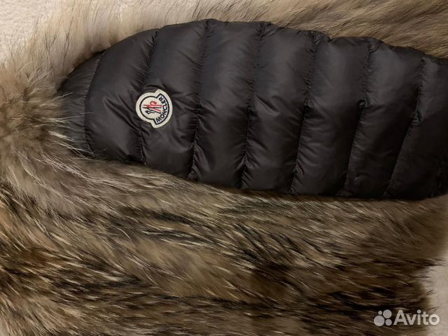 Продаётся женская меховая куртка Moncler 44 размер Продаётся женская меховая куртка Moncler 44 размер