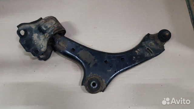 Вольво XC70 2008-2016 рычаг правый и левый