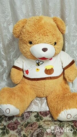 Плюшевый медведь в майке сидячий. Новый Плюшевый медведь в майке сидячий. Новый