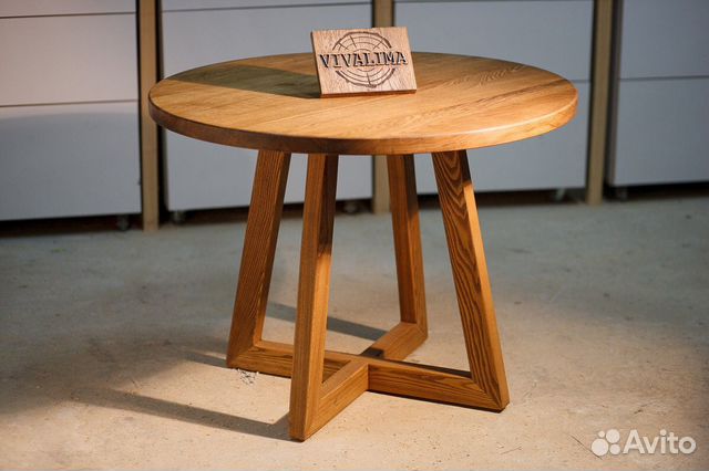 Обеденный круглый стол из дерева Обеденный круглый стол из дерева
