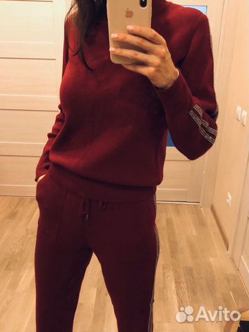 Трикотажный костюм с лампасами Трикотажный костюм с лампасами