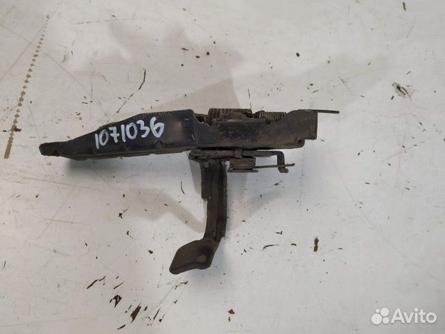 Замок капота 811304Y000 Kia Rio 3
