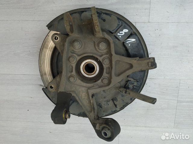 Кулак задний левый 28411XA01A Subaru Tribeca B9
