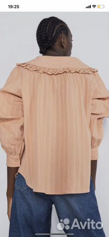 Блуза с воротником и воланами