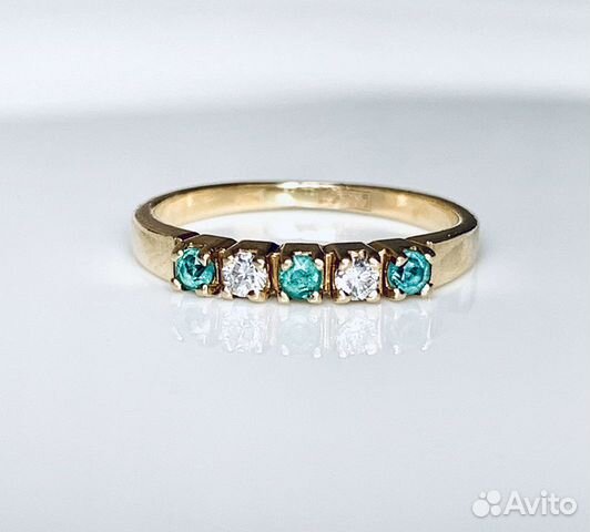 Золотое кольцо с изумрудами и бриллиантами Золотое кольцо с изумрудами и бриллиантами