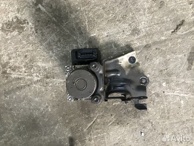 Блок ABS (насос) (Toyota Corolla) Блок ABS (насос) (Toyota Corolla)