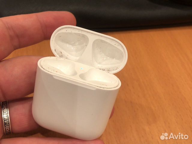 Зарядный кейс для AirPods