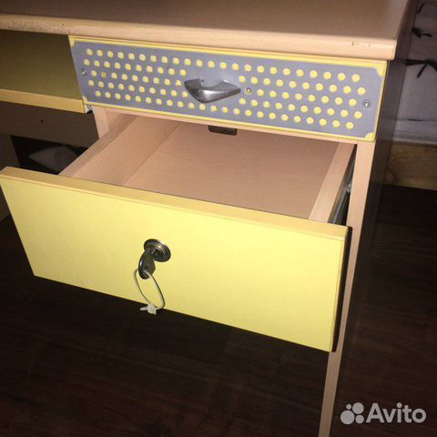 Стол Chilek письменный компьютерный (детский) Стол Chilek письменный компьютерный (детский)