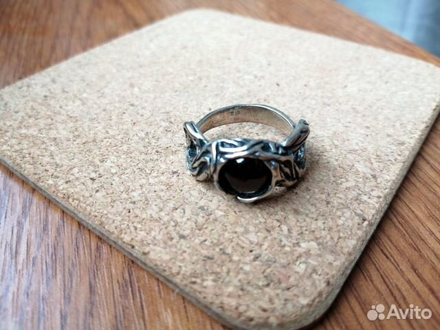 Серебряное кольцо с гранатом