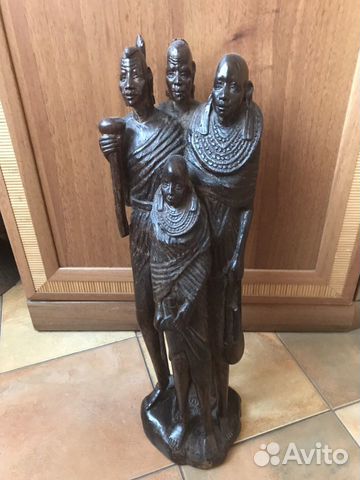 Статуэтка семья Массаев из черного дерева