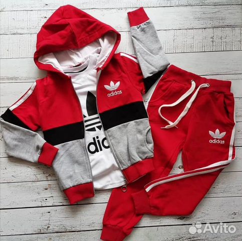 Спортивный костюм adidas Спортивный костюм adidas
