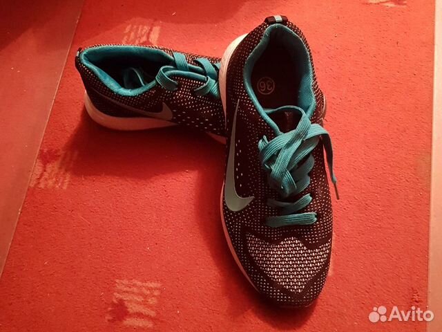 Кроссовки женские