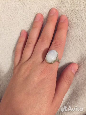 Серебряное кольцо с натуральным лунным камнем Серебряное кольцо с натуральным лунным камнем