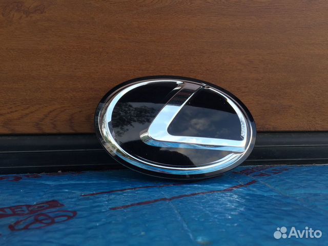 Эмблема Lexus NX