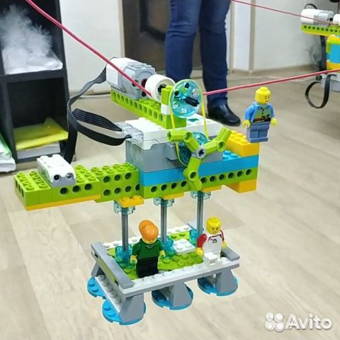 Робототехника для детей и подростков с выездом Робототехника для детей и подростков с выездом