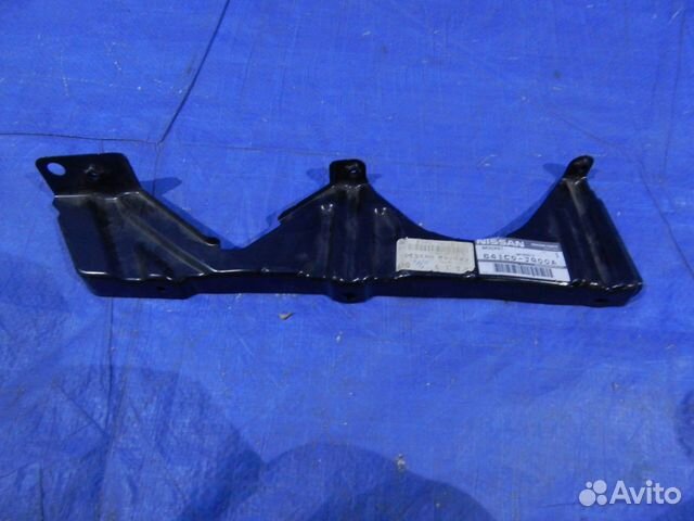 Кронштейн крепления крыла переднего правого Nissan