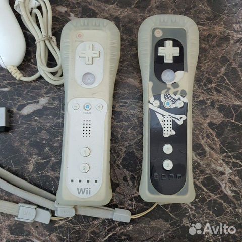 Nintendo Wii полный набор + 5 джойстиков + 5 игр Nintendo Wii полный набор + 5 джойстиков + 5 игр