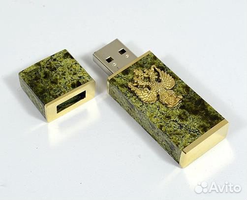 Сувенирная флешка изкамня змеевик сгербом, 32GB Сувенирная флешка изкамня змеевик сгербом, 32GB