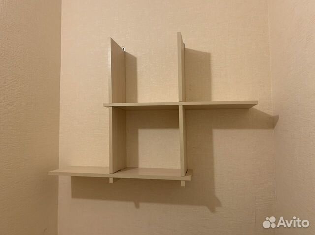 Стол с подвесной полкой