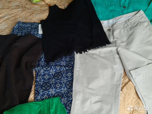 Пакет женских вещей: куртка, брючки, футболка, юбк Пакет женских вещей: куртка, брючки, футболка, юбк