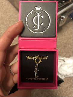 Кулон с буквой T новый Juicy Couture