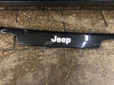Накладка 5-ой двери Jeep Grand Cherokee