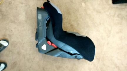 Автомобильное кресло