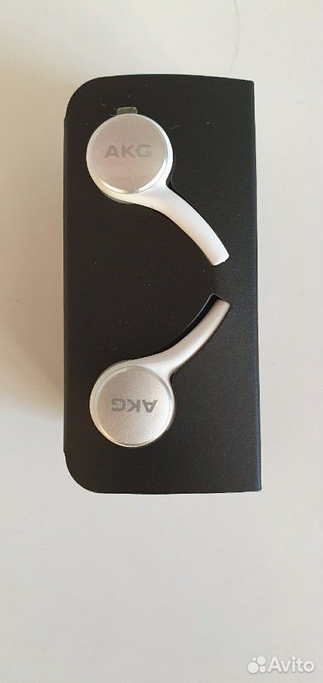 Наушники новые AKG