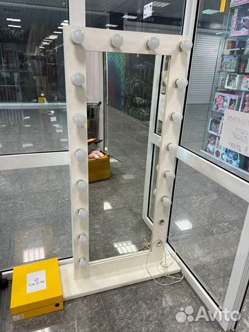 Зеркало с лампочкой