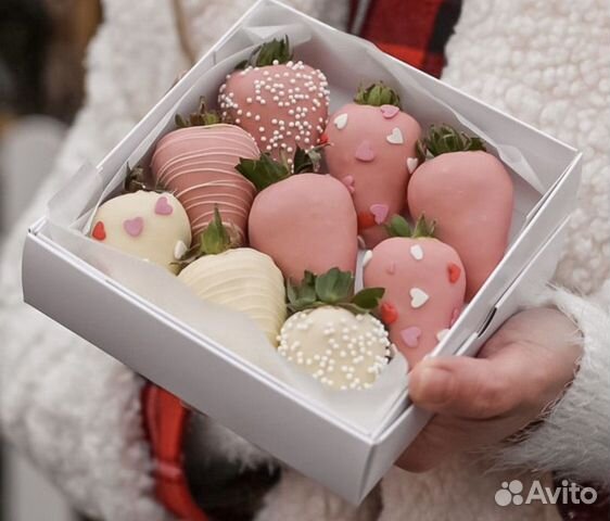 Клубника, бананы в шоколаде, шоколадные розы