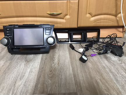 Штатное головное устройство Toyota Highlander