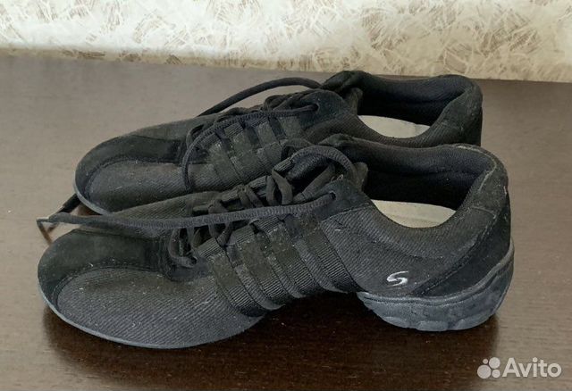 Кроссовки женские