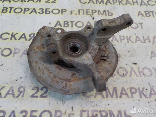 Кулак поворотный передний правый Mitsubishi Lance